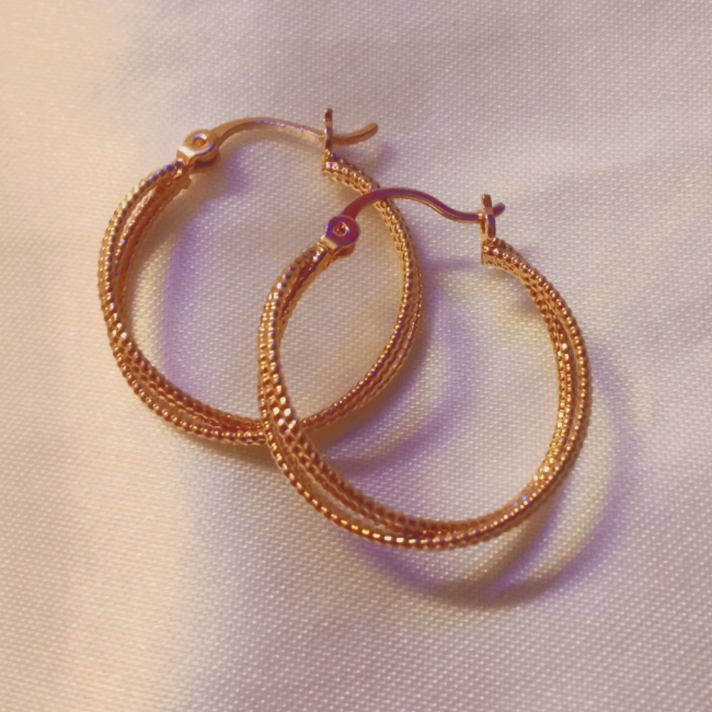 Chic Duo Criss Cross Hoop Earrings